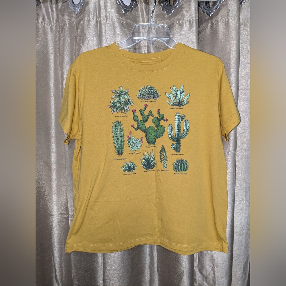 DOE women's Cactus And Succulents T-shirt Size Large.